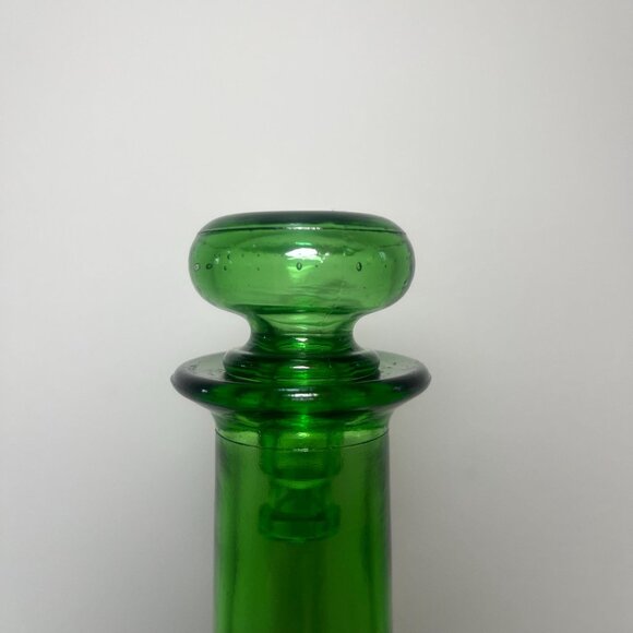 Lime Green Glass Decanter With Cork Stopper 25 oz LJ McGuinness & Co-60s Barware - Picture 3 of 4